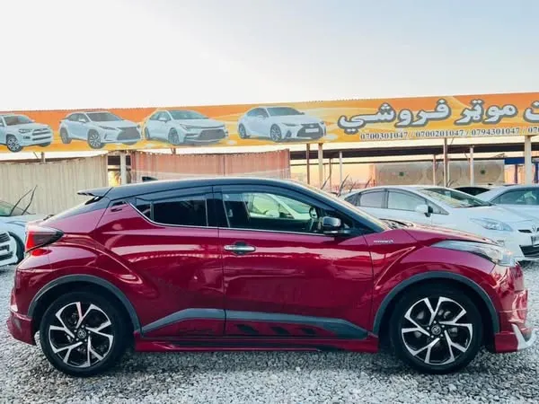 Toyota C-HR Hybrid 2017 (2)