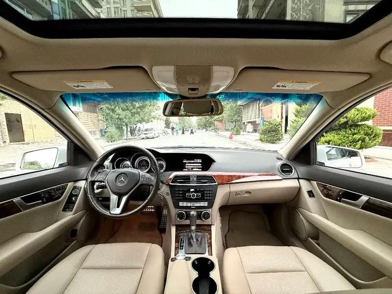 Mercedes-Benz 2012 (4)