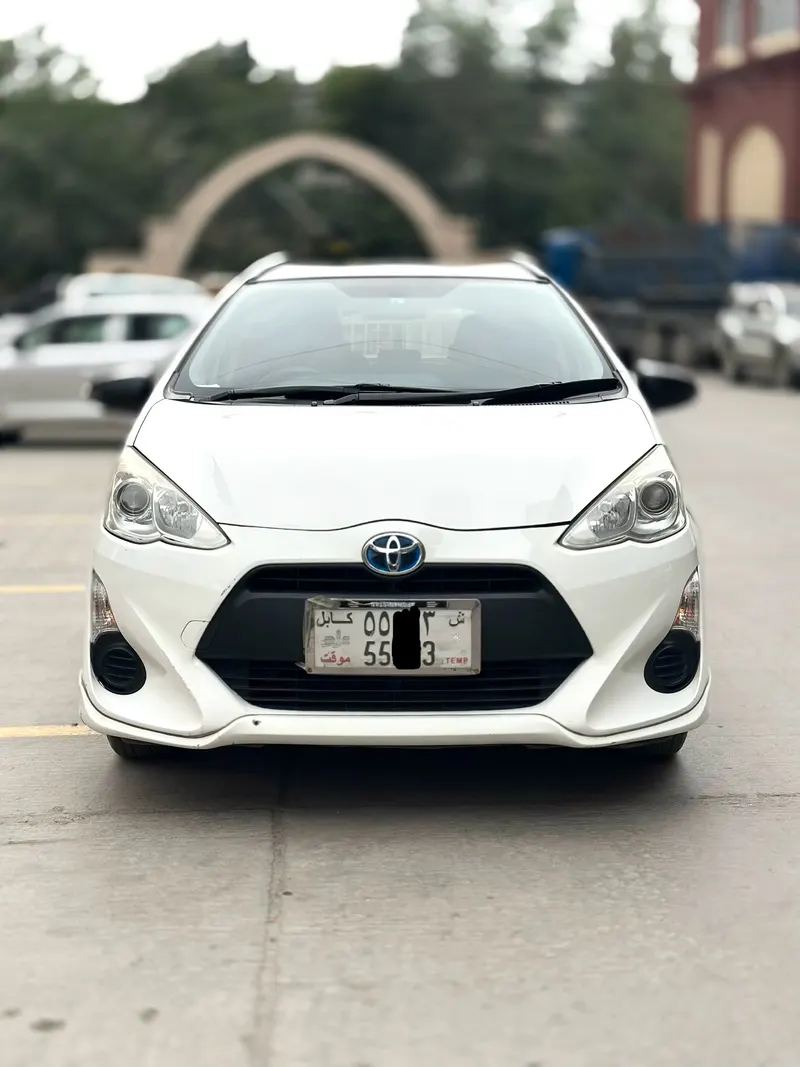 Toyota Aqua 2015 (2)