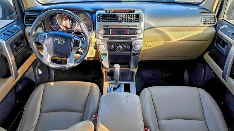 Toyota 4Runner 2011 (4)