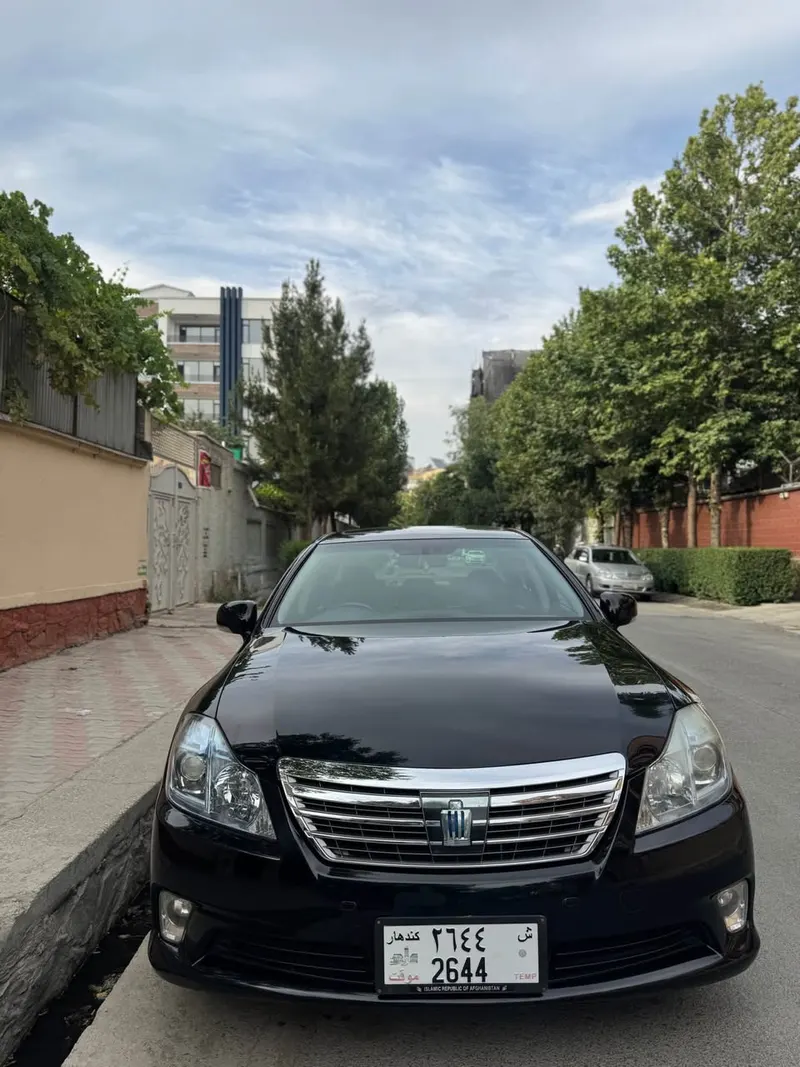 Toyota Crown Hybrid 2011 (1)