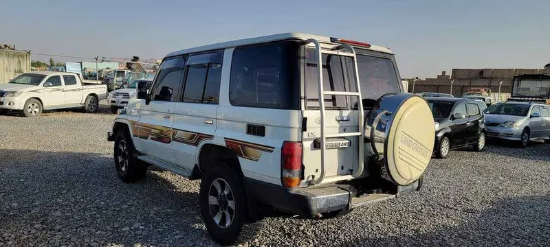 Toyota Land Cruiser 1993 (3)