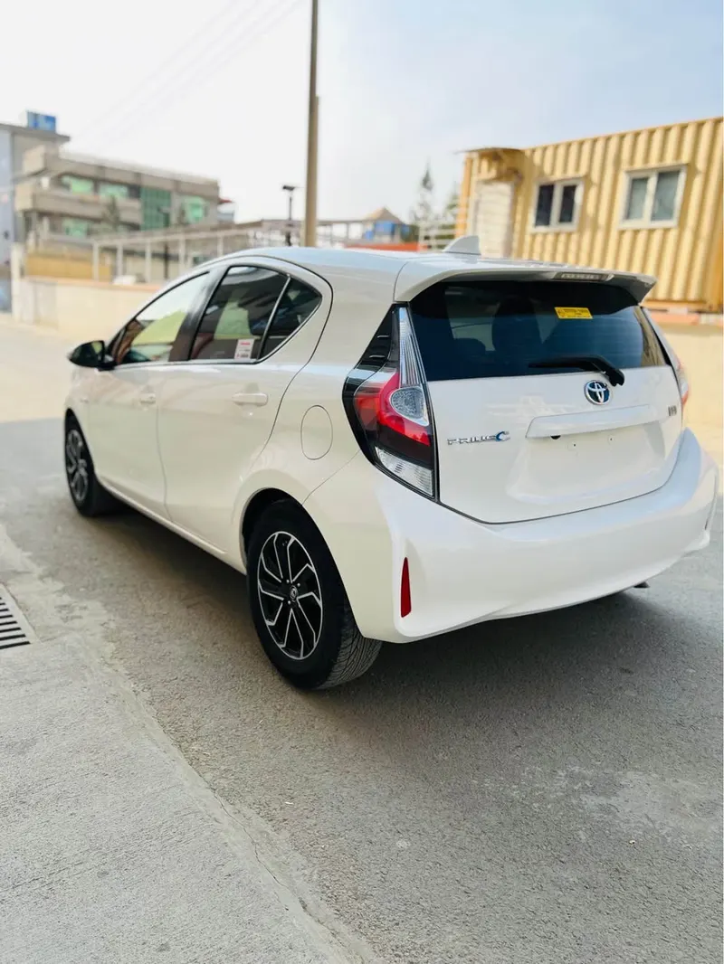 Toyota Prius 2019 (3)