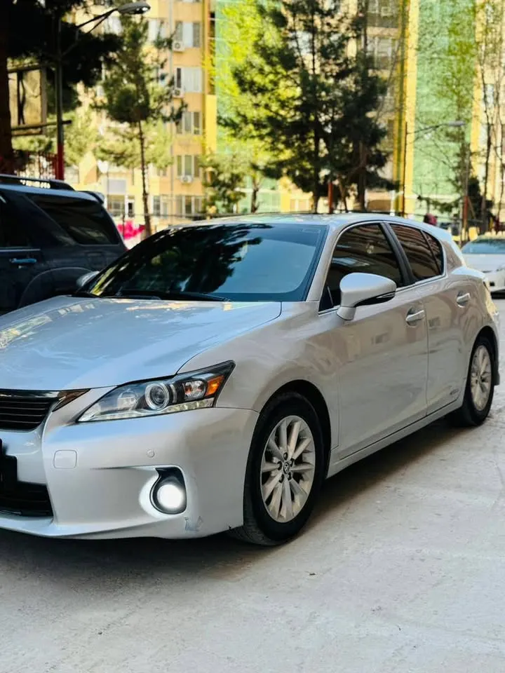 Lexus CT200H 2012 (2)