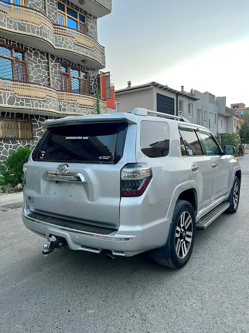Toyota 4Runner (4)