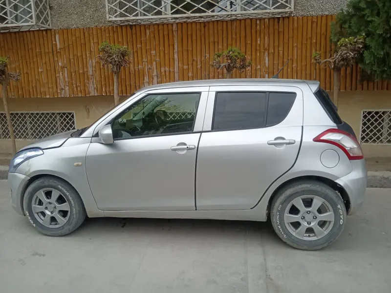 Suzuki Swift 2010 (3)