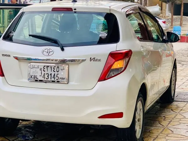 Toyota Vitz 2012 (3)
