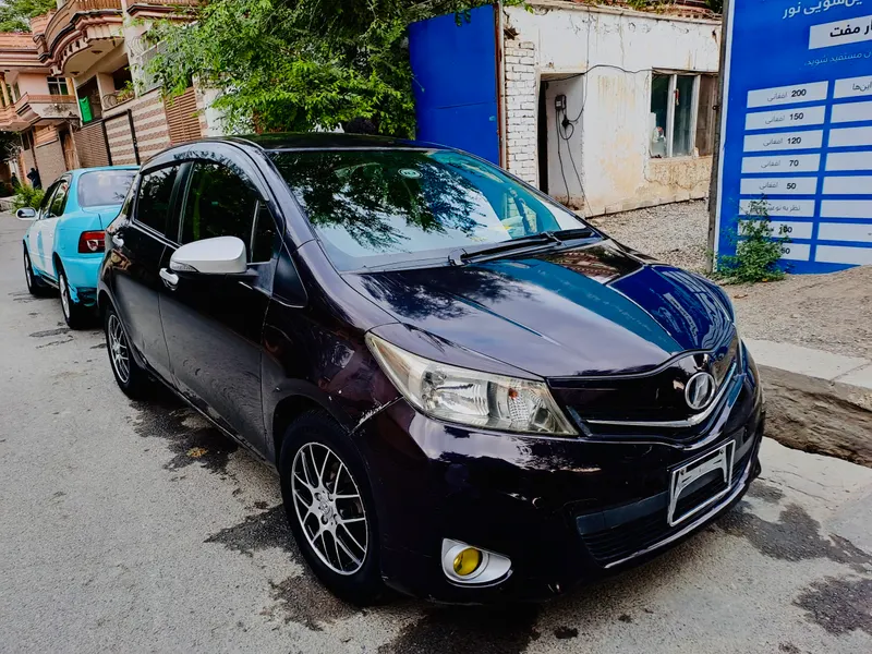 Toyota Vitz 2012 (1)