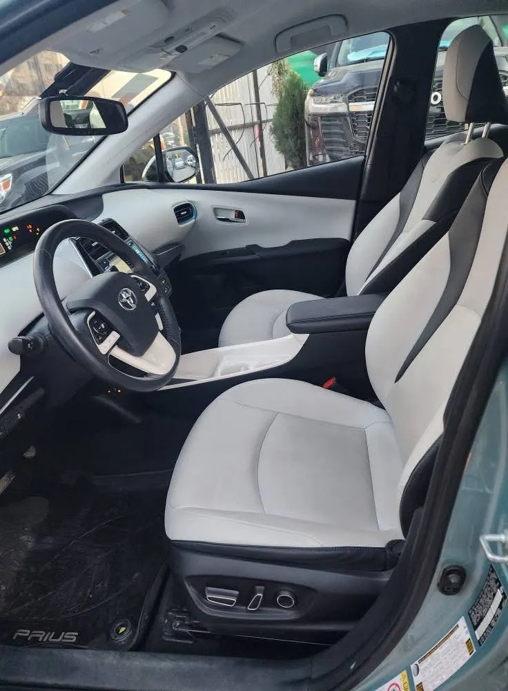Toyota pirus 2016 (4)