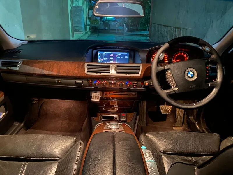 BMW 7 Series 2005 (6)