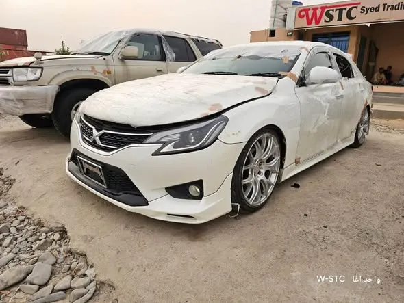 Toyota Mark X Sport 2012 (2)