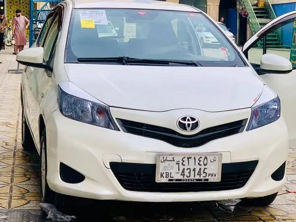 Toyota Vitz 2012 (1)