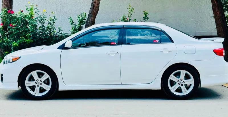 Toyota Corolla 2013 (2)
