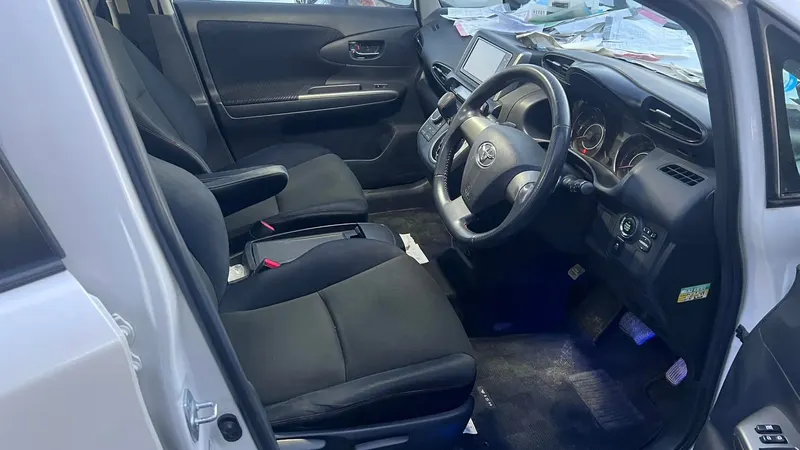 Toyota Wish (4)