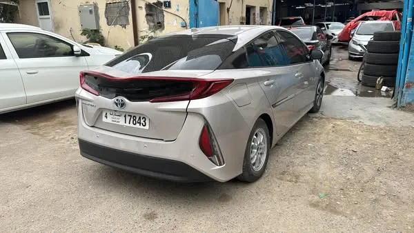 Toyota Prius 2017 (3)