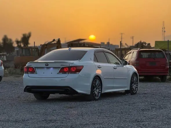 Toyota Crown 2014 (3)