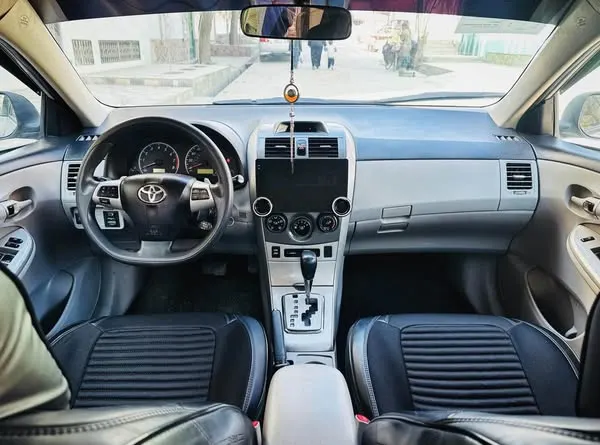2013 Toyota LE (4)