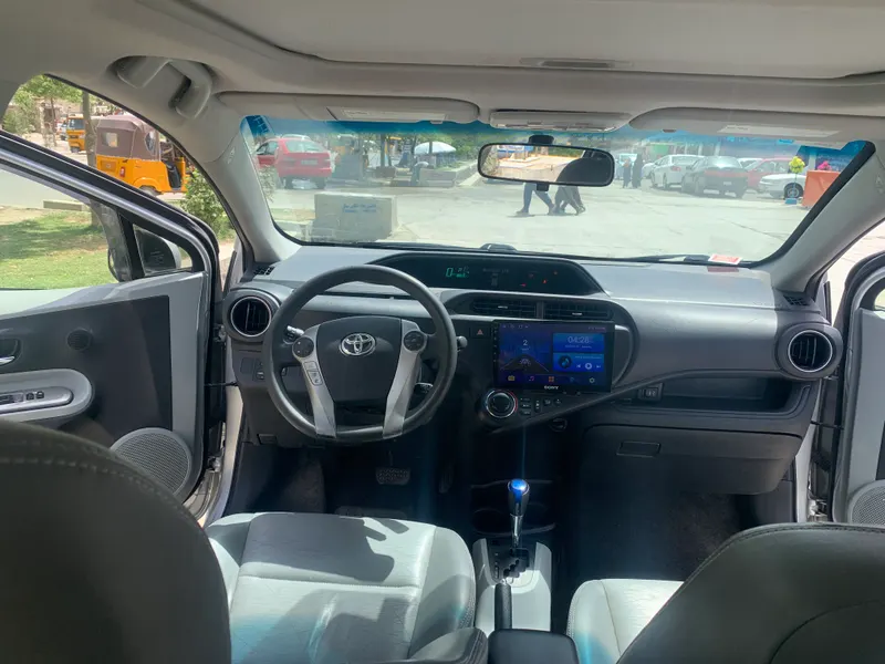 Toyota Aqua 2013 (7)