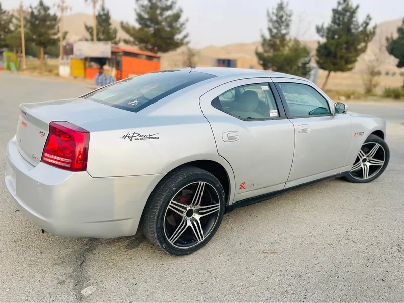 Dodge Charger 2008 (3)