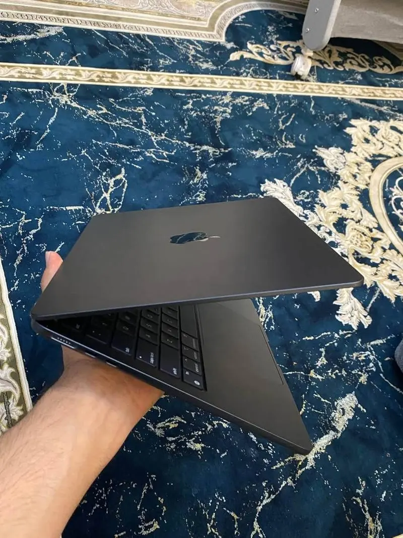 Apple MacBook Air 13 M3 2024 (2)