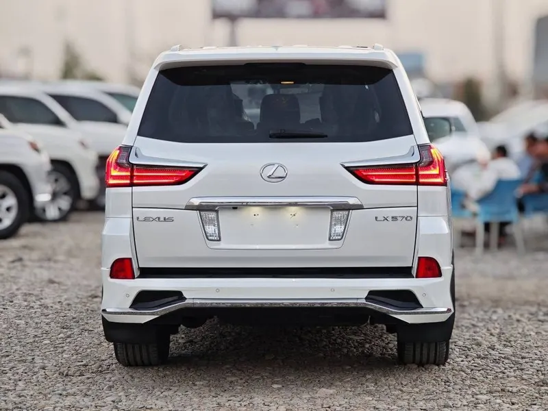 Lexus LX570 2017 (3)