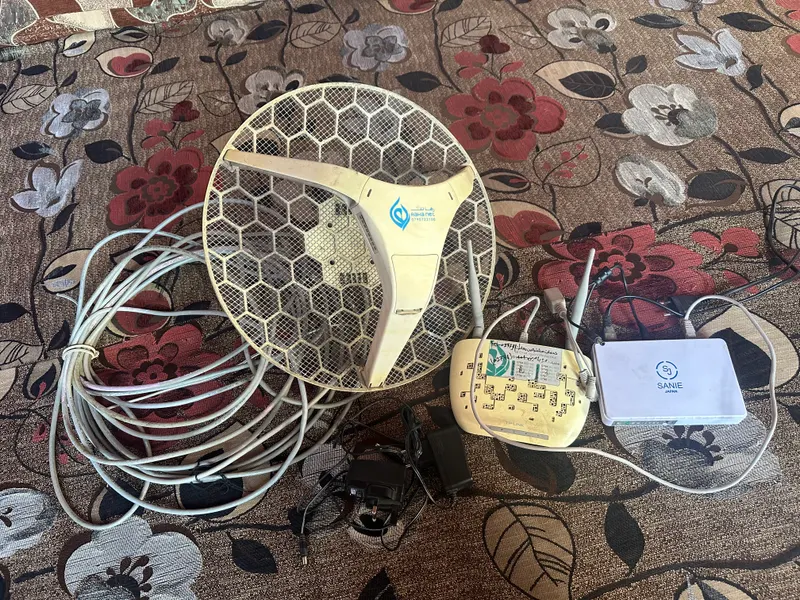 دستگاه وای‌فای همراه با لوازم ضروری (1)