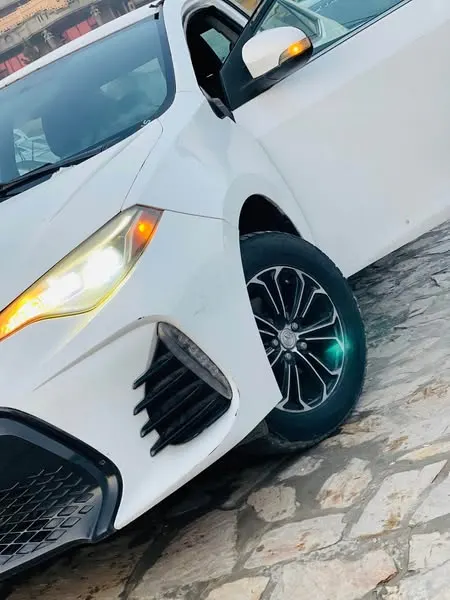 Toyota Corolla 2017 (2)