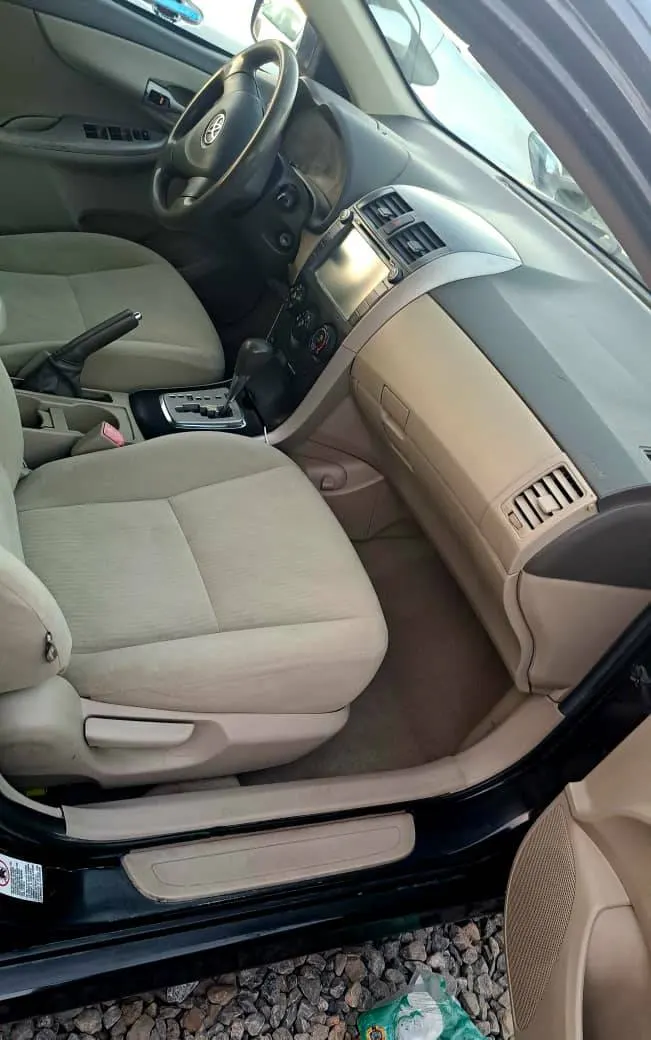 Toyota Corolla 2010 (3)