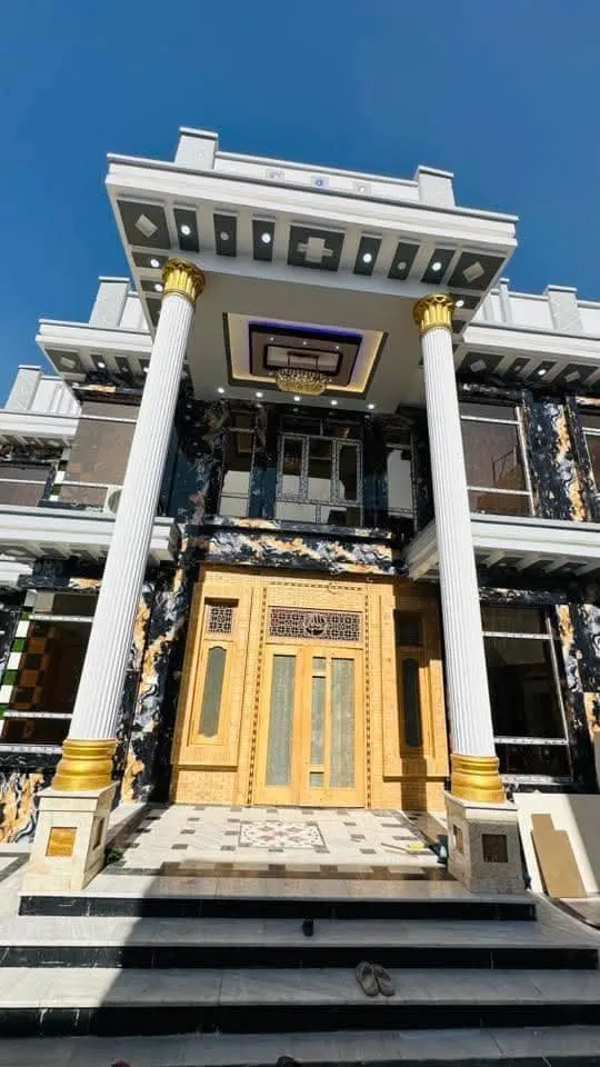 د پلورنې دوه پوړیز کور، 7 خونې، 375 m² (1)