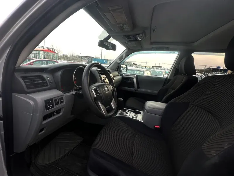 Toyota 4Runner 2011 (4)