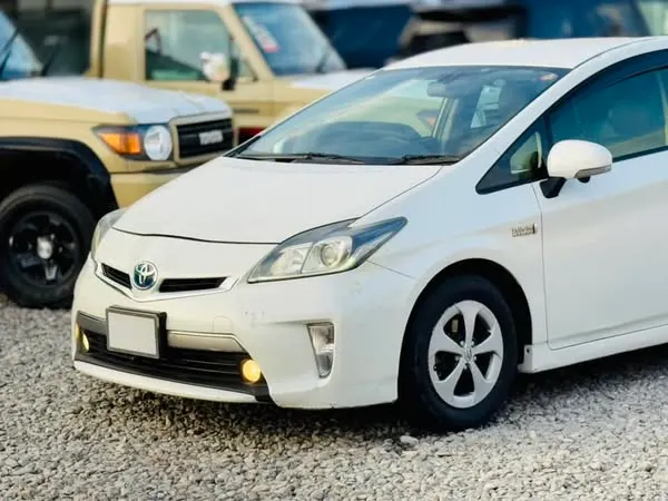 Toyota Prius 2012 (2)
