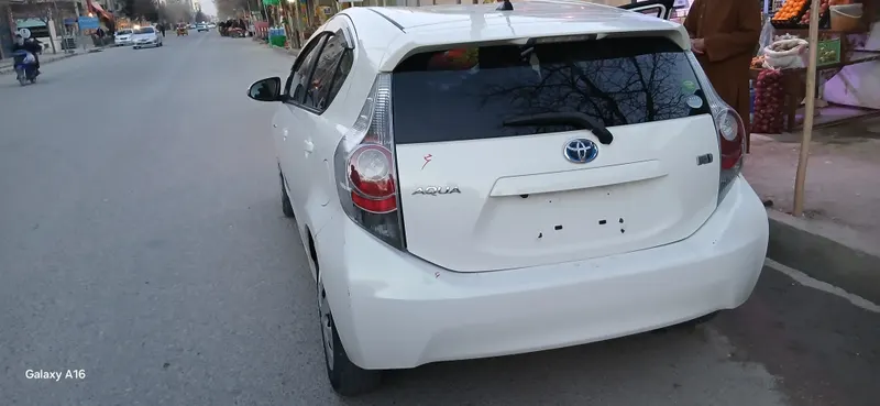 Toyota Aqua 2013 (2)