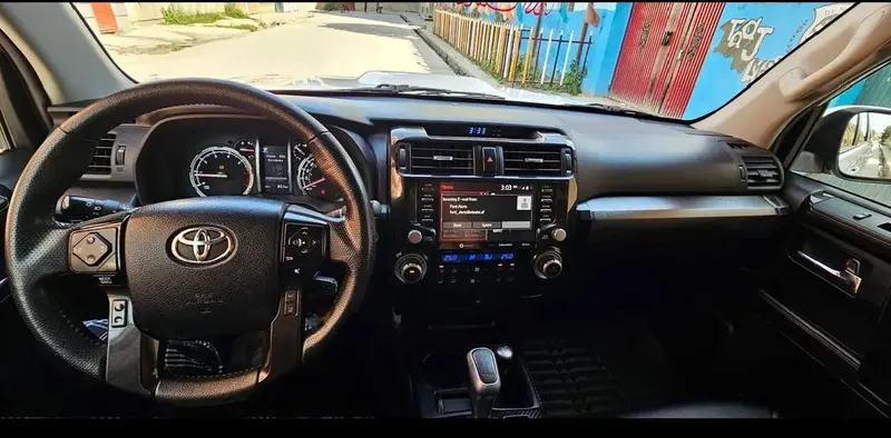 Toyota 4Runner 2020 (2)
