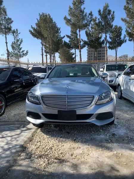 Mercedes-Benz C300 2016 (2)