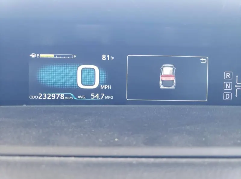 Toyota Prius 2017 (2)