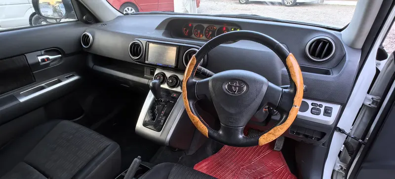 Toyota Corolla Rumion 2010 (4)