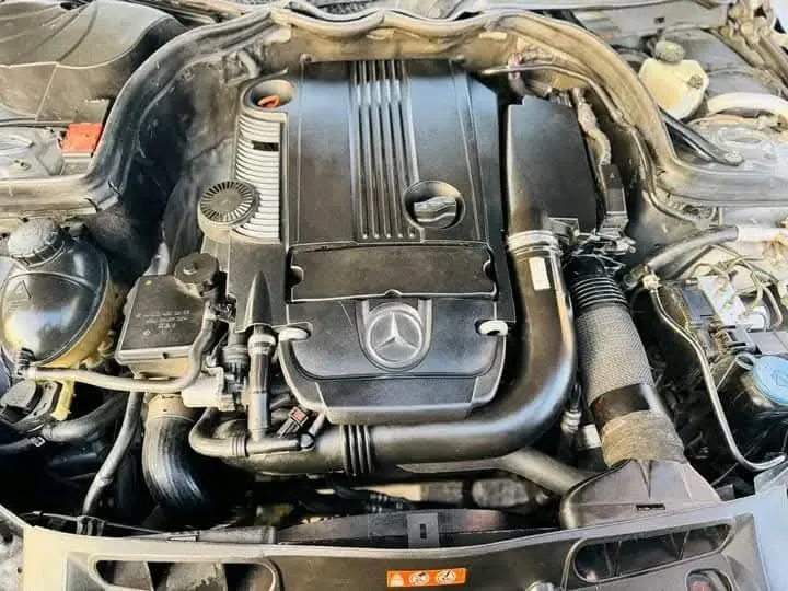 Mercedes-Benz C250 2012 (5)