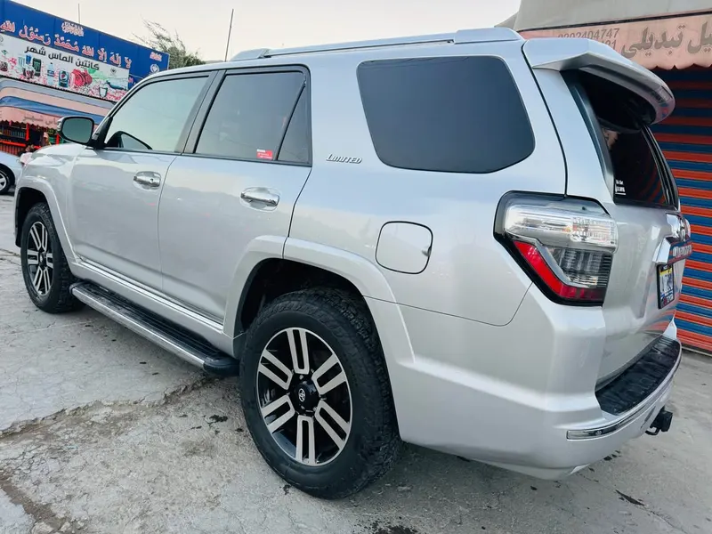 Toyota 4Runner 2012 (2)