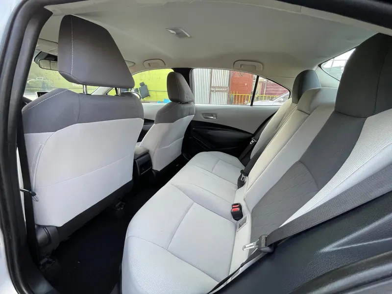 Toyota Corolla LE 2020 (5)