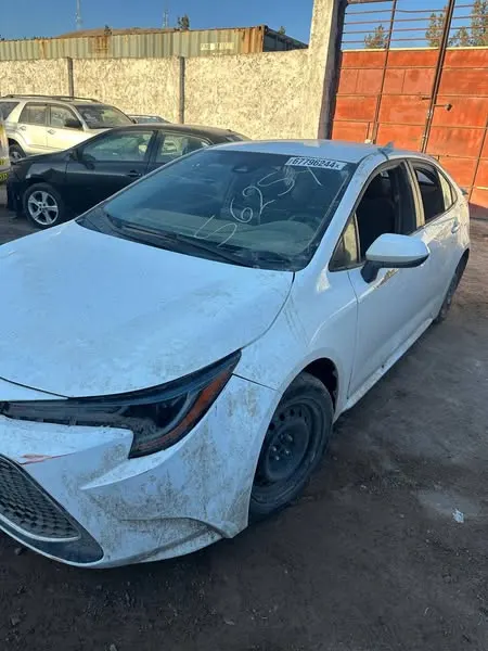 Toyota Corolla LE 2021 (2)
