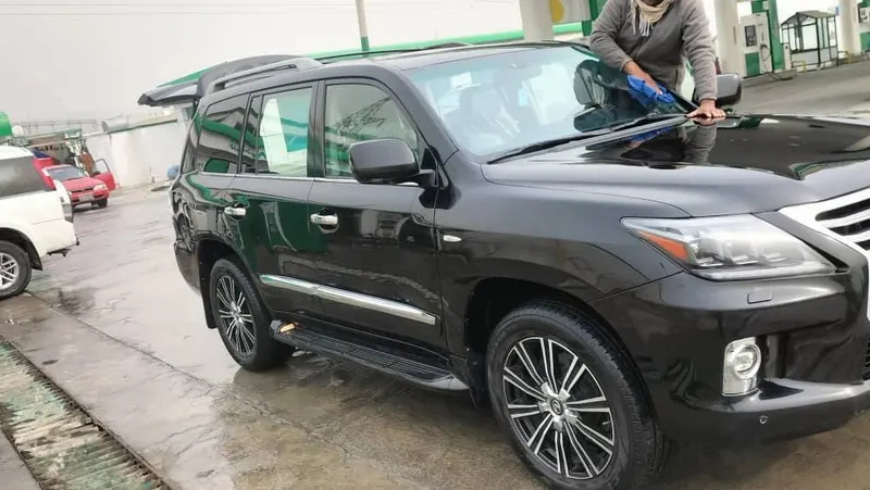 Lexus 570 2012 (1)