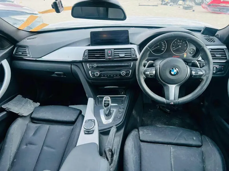 BMW 328i 2015 (4)