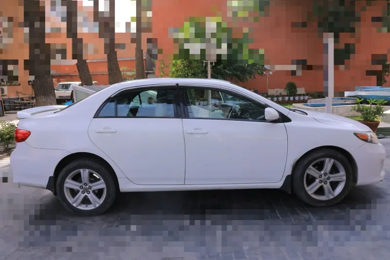 2011 Toyota Corolla LE (Sunroof) (4)