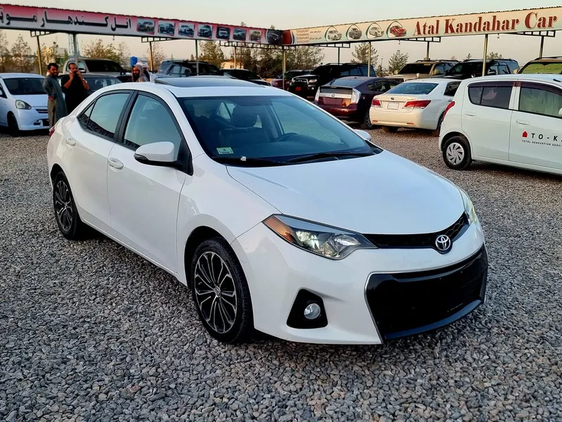 Toyota Corolla 2016 (2)