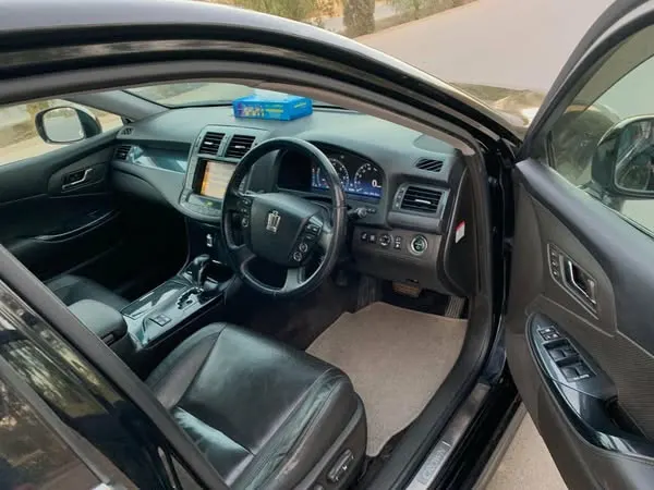 Toyota Crown Hybrid 2010 (4)