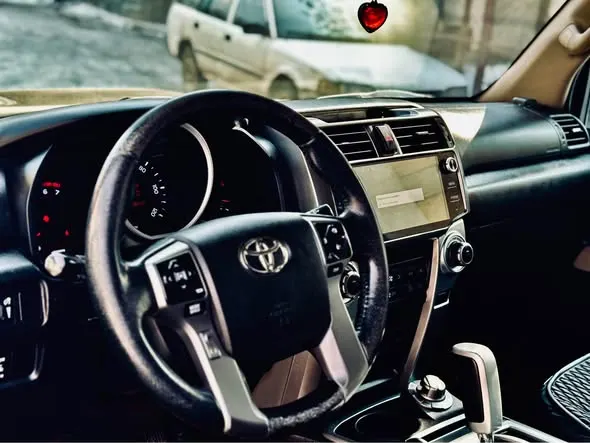 Toyota 4Runner 2012 (4)