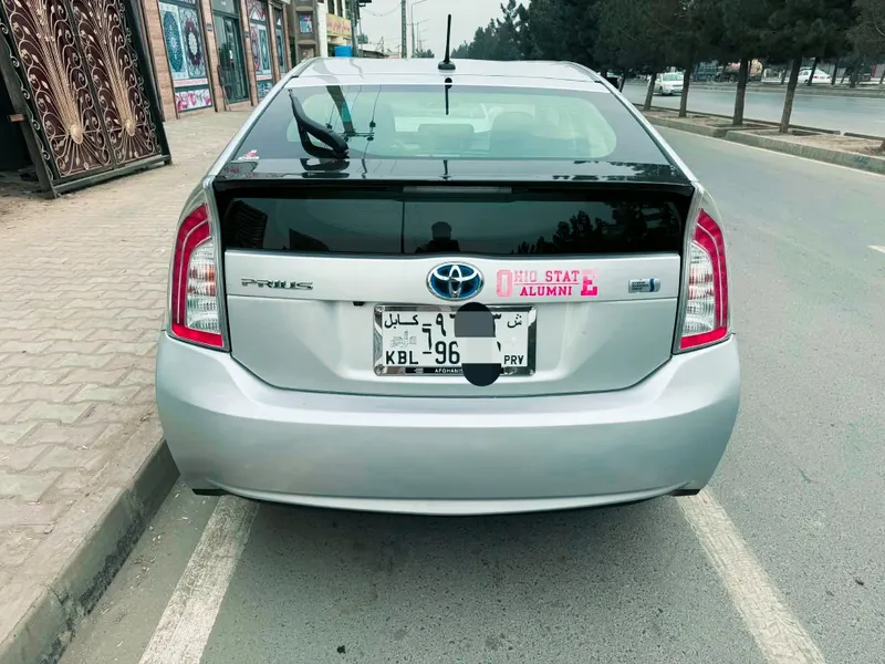 Toyota Prius Hybrid 2015 (7)
