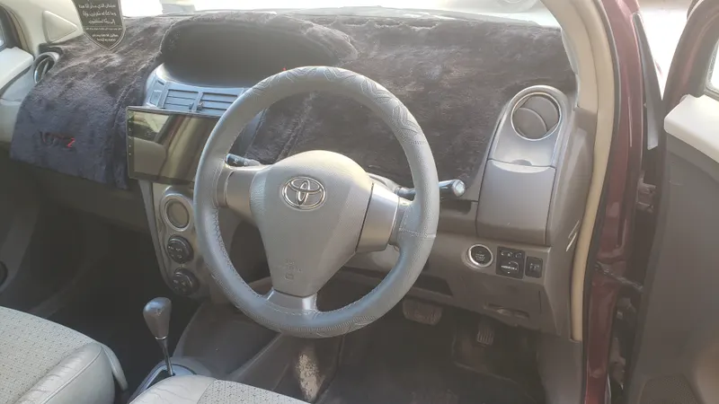 Toyota Vitz 2007 (2)