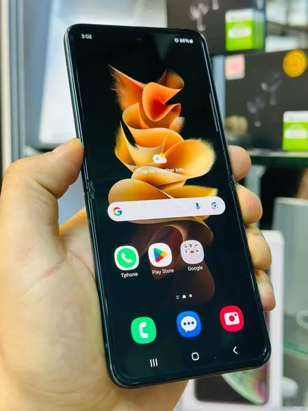Model: Galaxy Z Flip 3 (3)