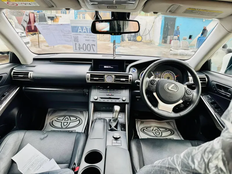 Lexus IS300h Hybrid 2014 (4)